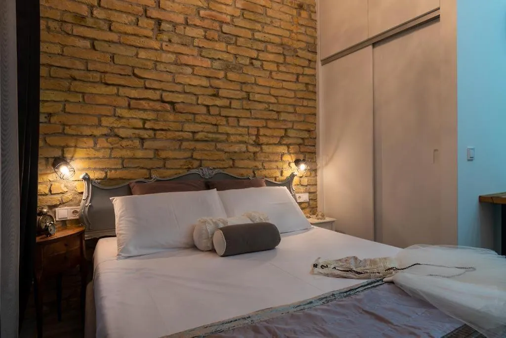 Regina Mini Apartment On Kiraly Street contacts